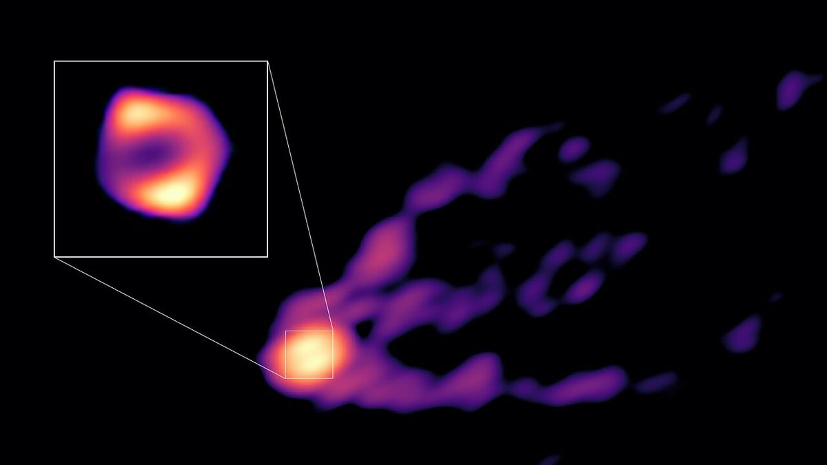Astronomové pořídili první snímek černé díry se stínem i silným výtryskem